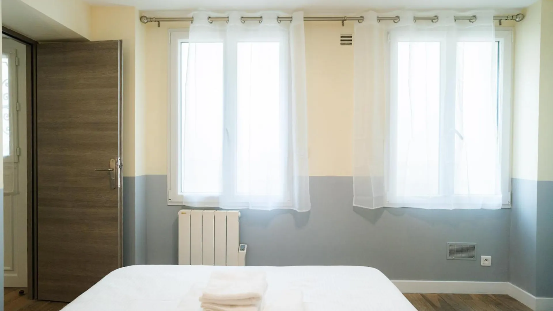 Beautiful Yellow Apartment Near Marais And Bastille Paris 0*,  France