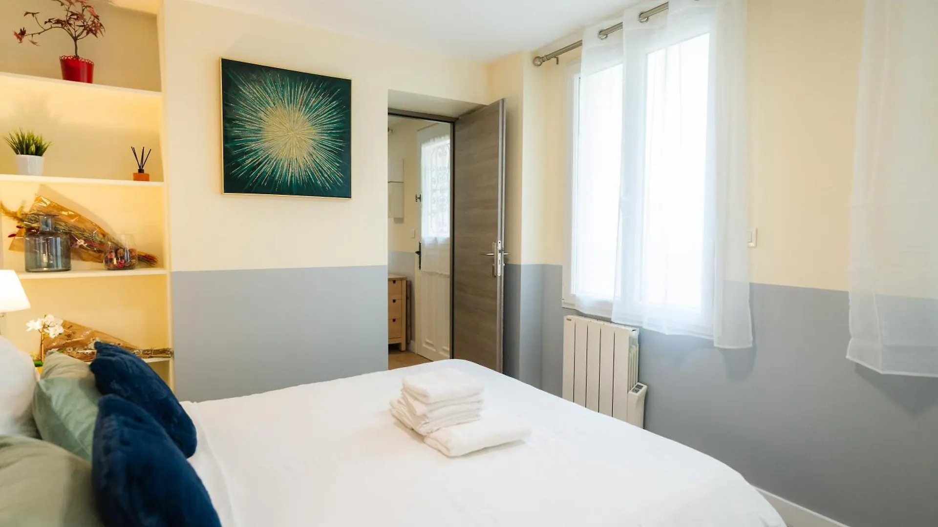 Beautiful Yellow Apartment Near Marais And Bastille Paris