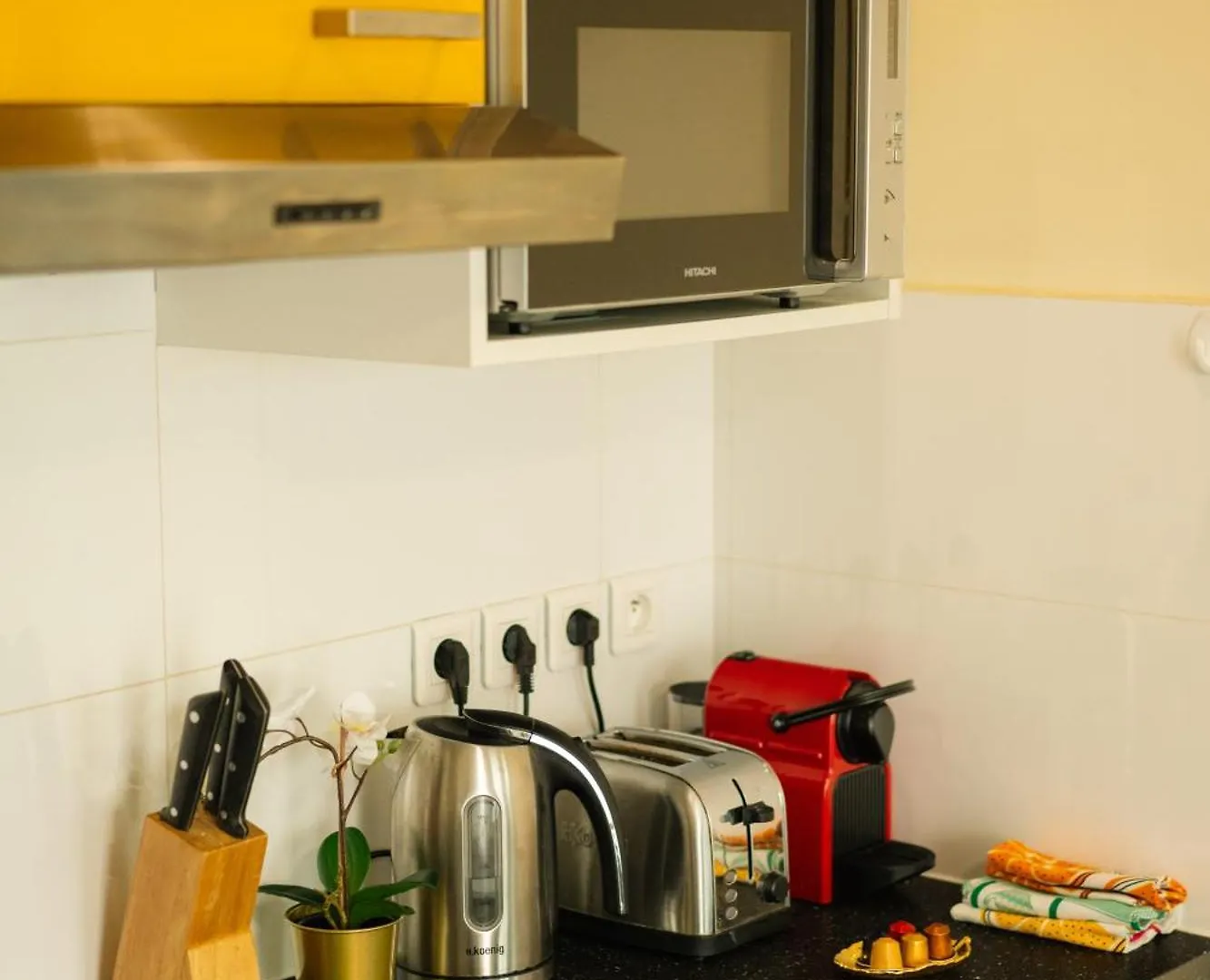 Beautiful Yellow Apartment Near Marais And Bastille Paris