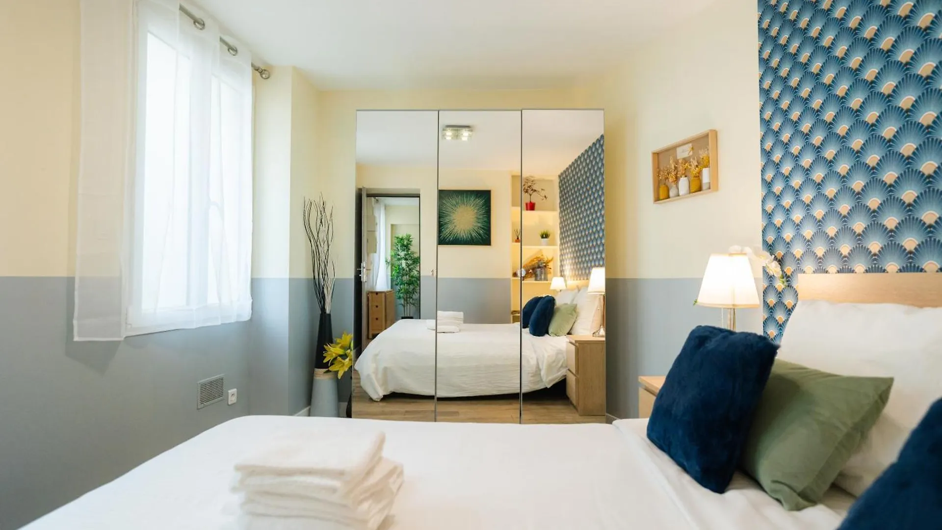 Beautiful Yellow Apartment Near Marais And Bastille Paris