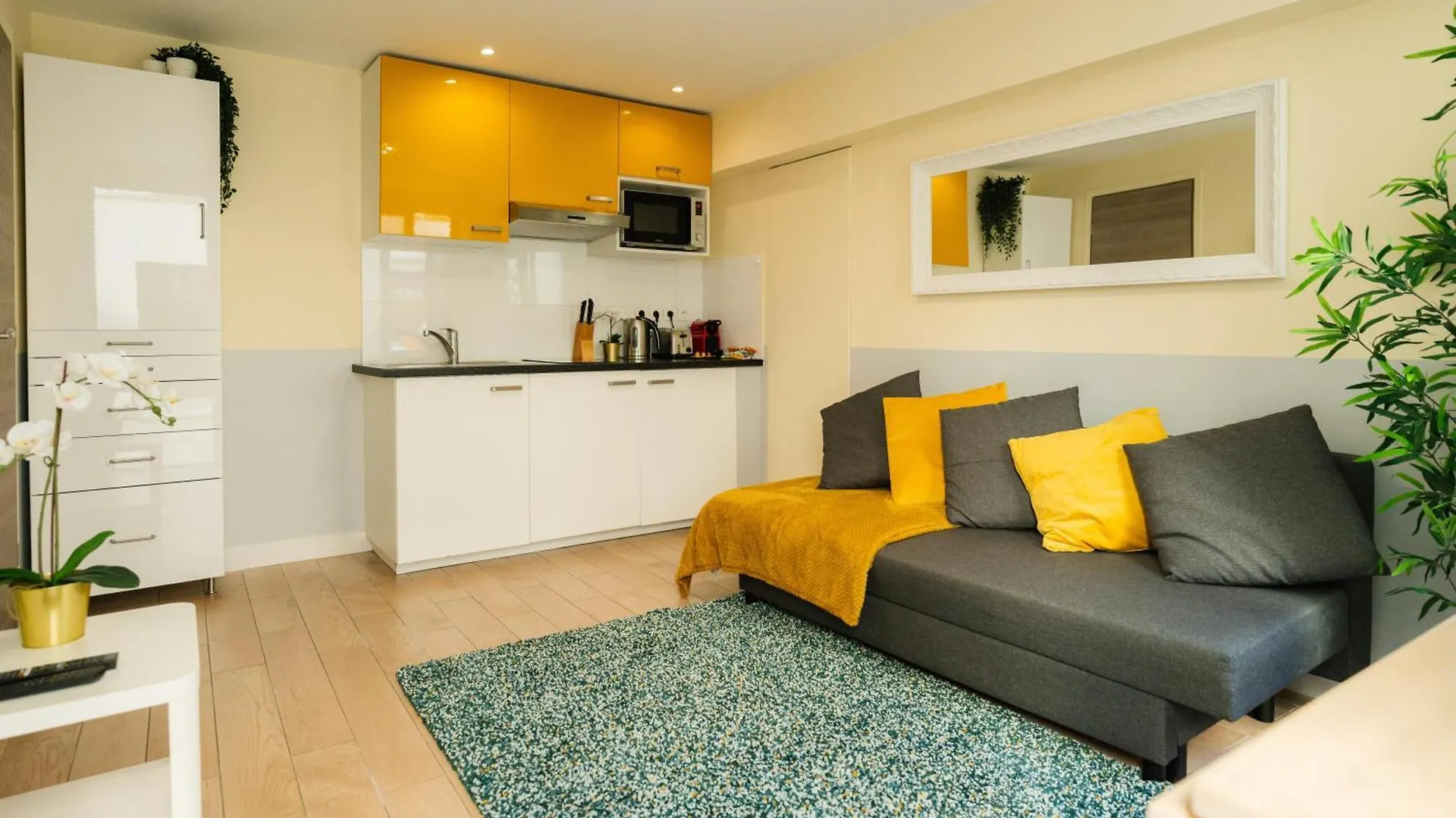 Beautiful Yellow Apartment Near Marais And Bastille Paris 0*,