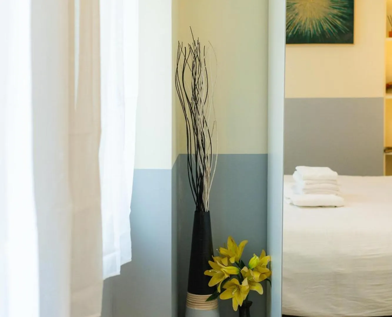 Beautiful Yellow Apartment Near Marais And Bastille Paris France