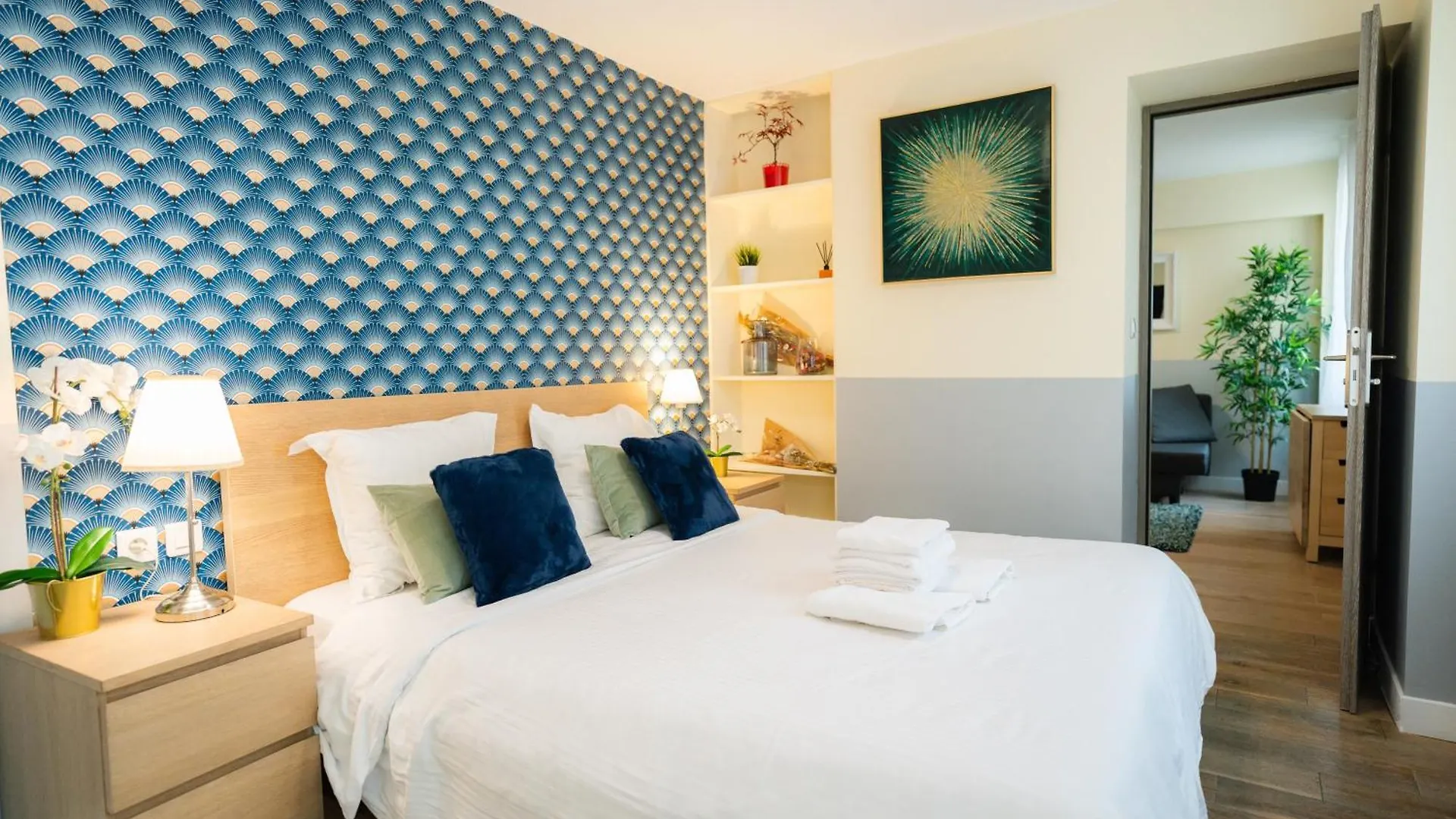 Beautiful Yellow Apartment Near Marais And Bastille contacts
