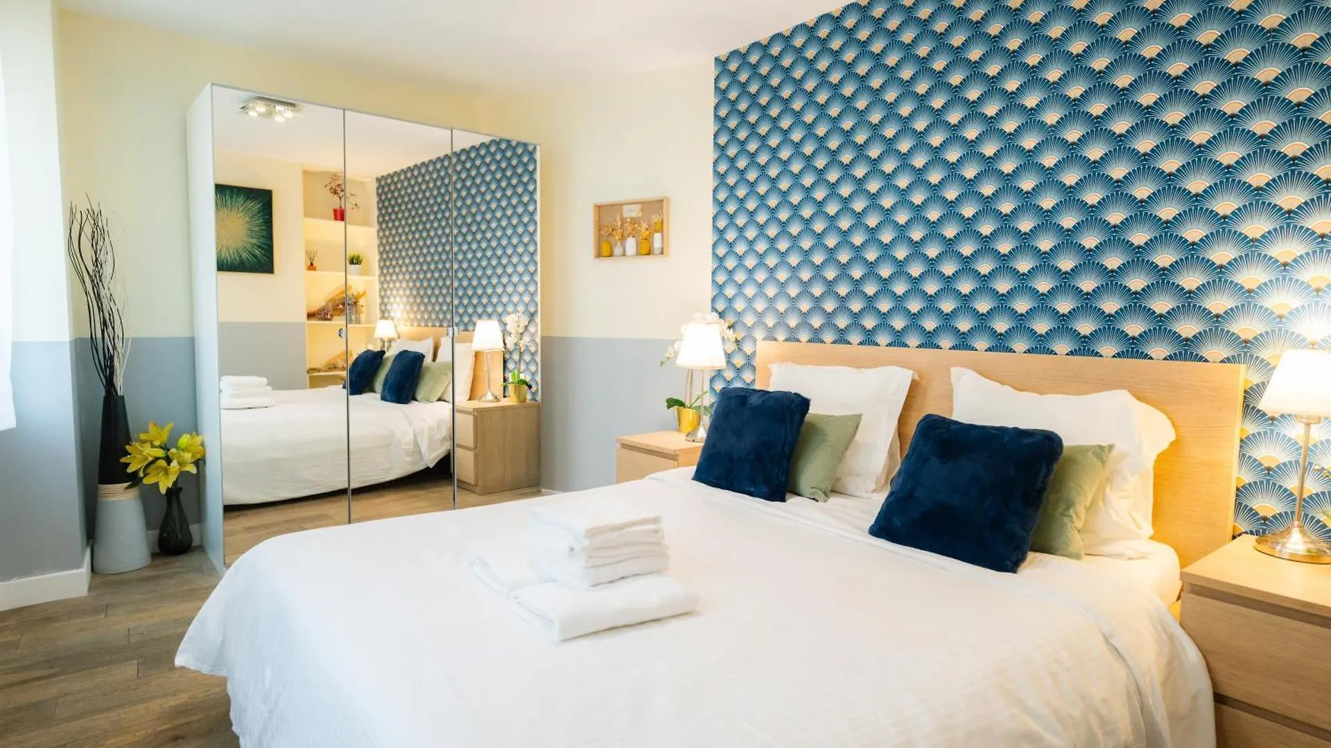 Beautiful Yellow Apartment Near Marais And Bastille Paris